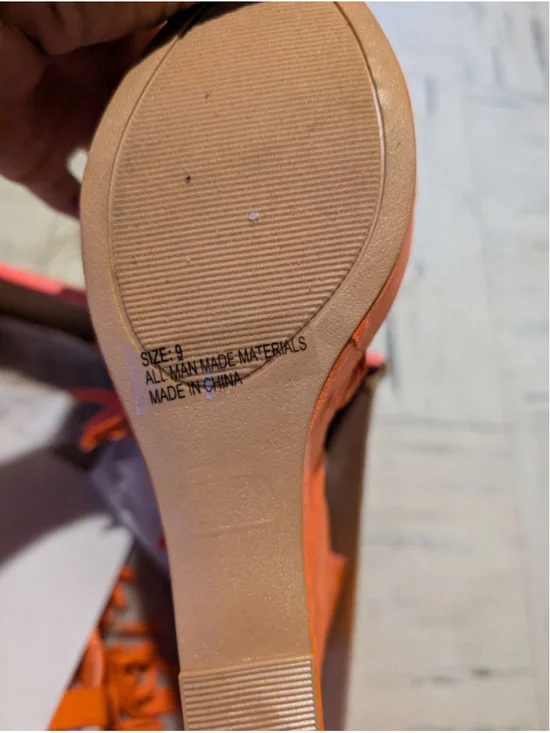 Women's Charlotte Russe Orange Fringe Wedge Sandals Size 9 - Picture 4 of 4